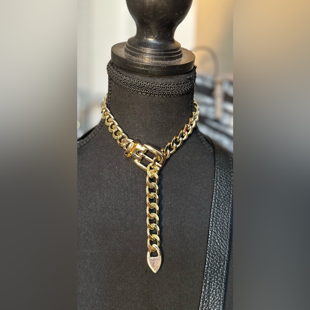 NWOT Gold-Tone Fashion Belt Style Necklace 18inches